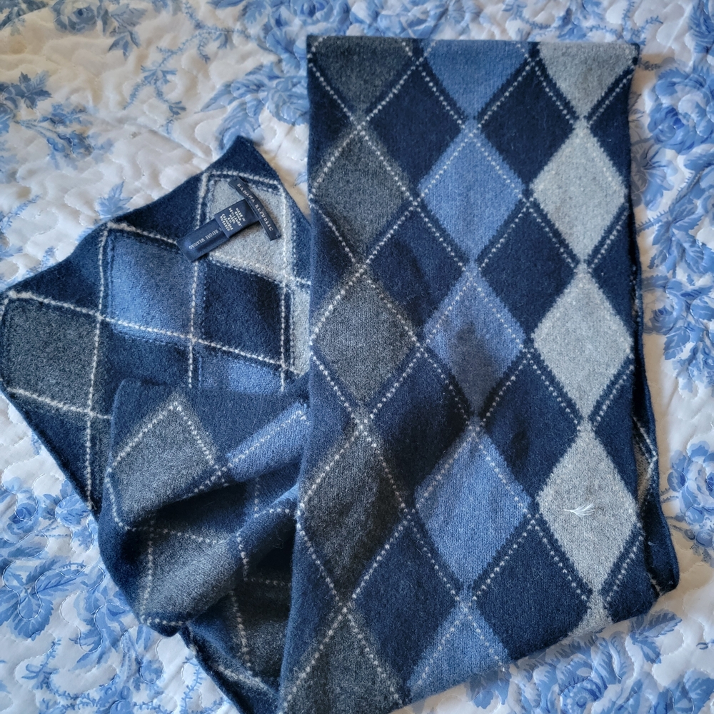 Banana Republic WOOL Blue and Gray Argyle Scarf